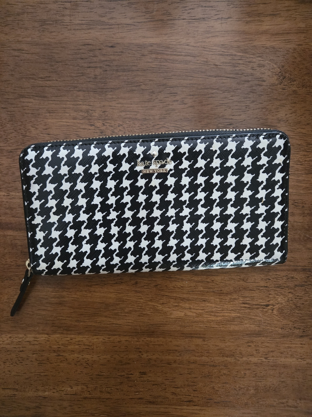 Kate Spade New York Black & White Houndstooth Zip Wallet